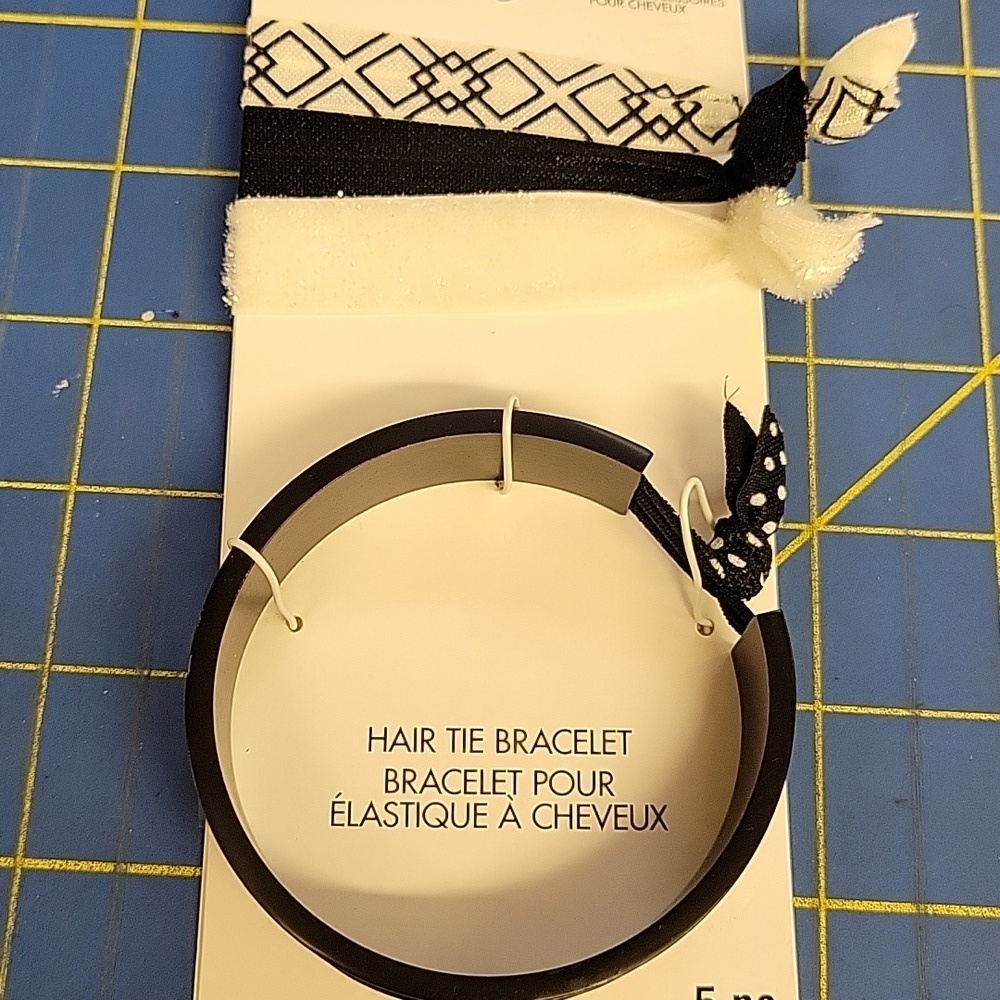 Hair Tie Bracelet Black 5 piece Black White